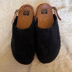 Reef Black Fuzzy Women's Shoes
